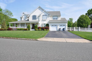 Sell Your House Fast to a Cash Buyer: Is it the Best Option for a Quick Sale?